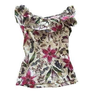 Alberto Makali New York Floral Ruffle top
XS
fitted, with a zipper on the side